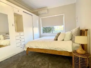 Beautiful 4-Bedroom Original Beach Cottage in Port Kembla