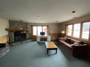 (Hickory Cabin) Beautiful 3 Bedroom Cottage - Lakefront - Pets OK