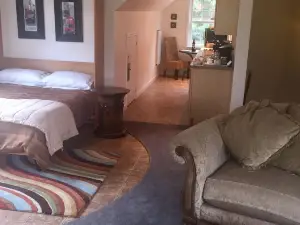 Spectacular Mountain views with all the amentities nearby