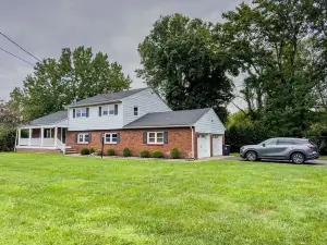 Grand Lakeview Retreat Near Town • Game Rm • 4BR