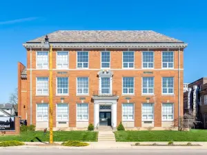 Local Discounts!-Charming Restored Schoolhouse