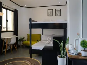 The Palms Resort & Bar