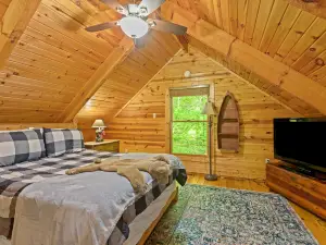 Secluded Retreat - Hot Tub, No Fee, Family-Friendly