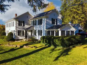 Whitney by Avantstay Private Berkshires Estate