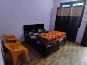 아디티야 게스트 하우스 앤 레스토랑