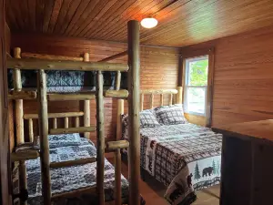 Lakehouse Lodge ~ Fourth Lake Getaway Lodges