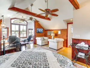 Downtown Essex Apartment - Steps to River!
