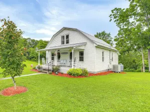 'Grandma's Farm House' on 125 Acres w/ Fire Pit!