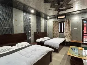 Anushri Lodge And Restaurants