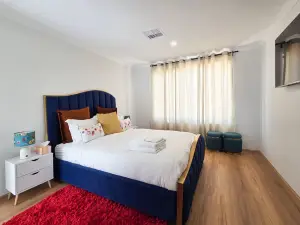 Relax in Style at Bennett Springs' Modern Retreat