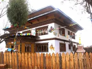 Thegchen Phodrang Lodge