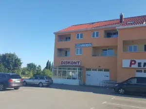 Sky Apartments & Rooms