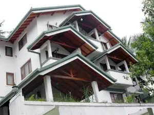 Grand Kandy Villa Hotel
