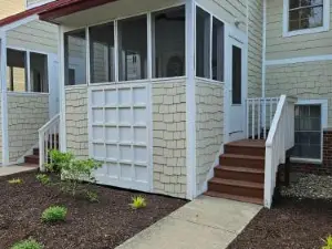Newly Renovated Townhome Located in Town - Walk to Beach, Train, & Restaurants!