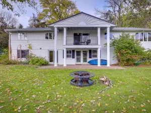 Charming Clintonville Retreat - Relax and Kayak!