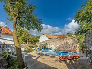 Meja的假日別墅私人游泳池