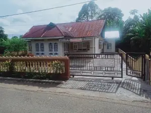 HOMESTAY PARAK KAYU