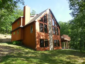Beautiful House, only 1.2 Miles To Shy Beaver Boat Launch on Raystown Lake