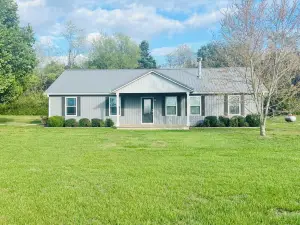 Private Country home near Greers Ferry Lake