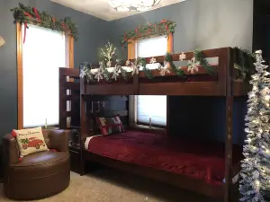 Lakefront Getaway at the Cozy Stone House