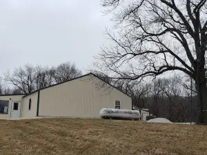 Scenic river bluff view with privacy!