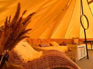 Glamping on Idyllic Lake, Paddle Boards & Rowboat