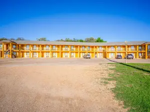 Regency Inn by OYO Rockdale TX
