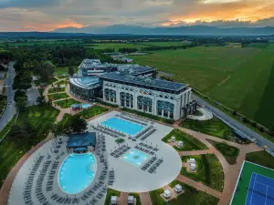 Kings' Valley Medical & Spa Hotel