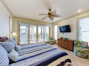 Dog-friendly beachfront home with a washer/dryer, central AC, beach access