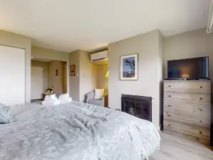 Comfy Glen Arbor condo with stunning Lake Michigan views, deck, & fireplace