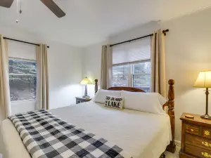'The Eagles Nest at Alpine' Cabin w/ Fireplace!