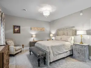 The Field House 2 Bedroom Home by RedAwning