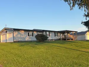 Peak Retreat is a private 3-bedroom house with WiFi and AC in tranquil Racine OH