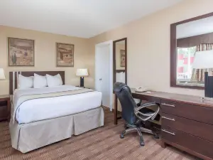 Econo Lodge Inn & Suites