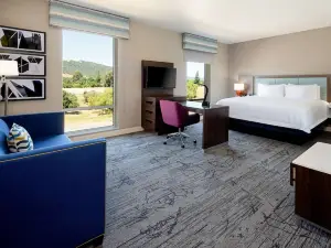 Hampton Inn & Suites - Gilroy, CA