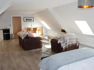 Lakeside Studio 2 Loft Apartment