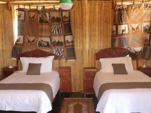 Dzibanana Lodge & Camping