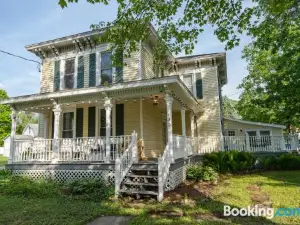 The Kelly House - 4 Br Historic Lodge - Downtown