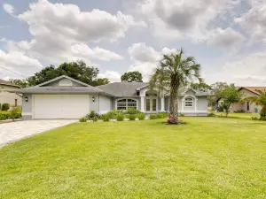 Spring Hill Home - Pool, Grill and Golf Course Views