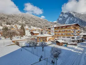 Chalet-Hôtel Neige et Roc, the Originals Relais