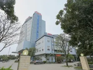 Central Phu Hung Hotel