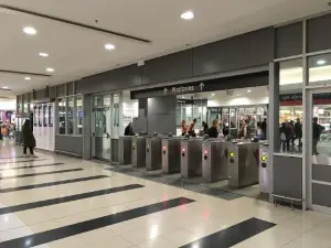 Hurstville Luxe 1BR above shops & nr train, Game Console & Free Netflix