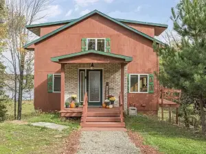 Minnesota lakefront home/cabin near Tower and Ely, close to Bear Head State Park