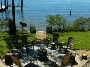 DREHER DREAMS CABIN-LAKEFRONT- + FISHING, KAYAKS,PADDLEBOARDS,6 BEDS SLEEPS 8!
