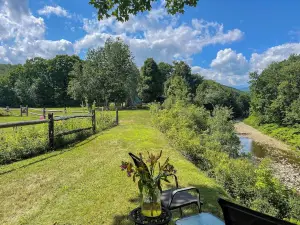 CHARMING 4-bedroom cottage in Weston, Vermont. CLOSE TO SKI RESORTS
