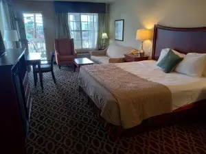 Sunday House Inn and Suites