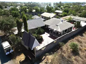 Bomang'Ombe 2 Room with Breakfast