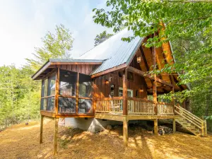 Pet-Friendly & Great Location - Tiny Cabin - Pine Point - Red River Gorge, Kentucky!