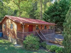 Whispering Creek - 2 Bedrooms, 1 Baths, Sleeps 6 Cabin by RedAwning