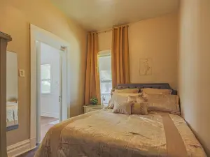 Comfy One Bed Apartment in Forest Park